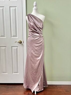 One shoulder pink gown